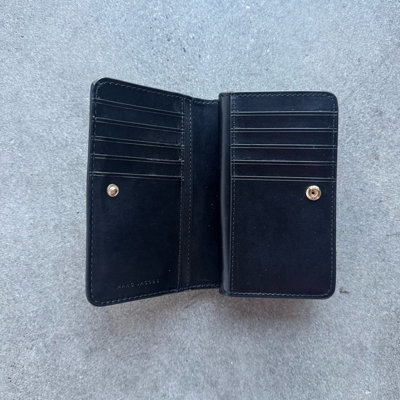 Marc Jacobs Black Textured Wallet. - Picture 5 of 6